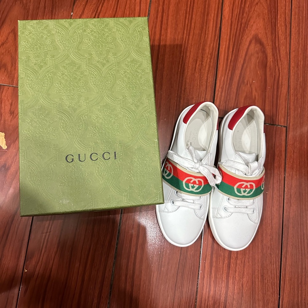 Boys Gucci sneakers